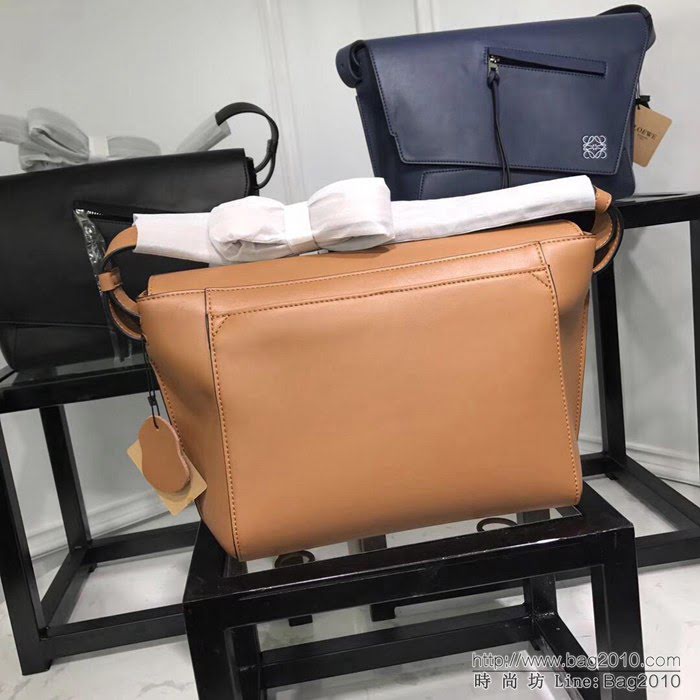 LOEWE羅意威 專櫃同步 Military Messenger 經典百搭信使包 男女同款 0169  jdl1078